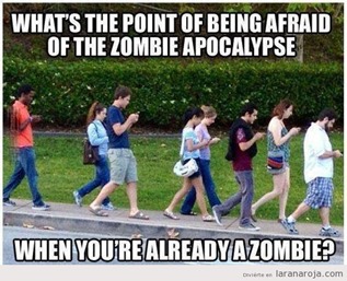 zombie-walk-moviles-smartphone-humor